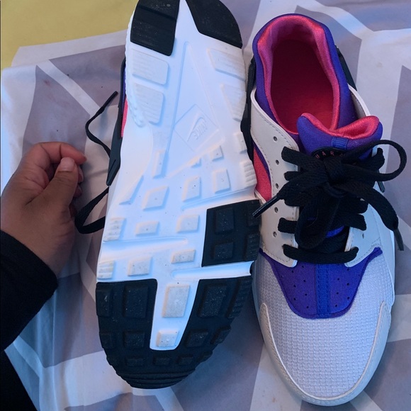 Nike Sneakers - Picture 2 of 3